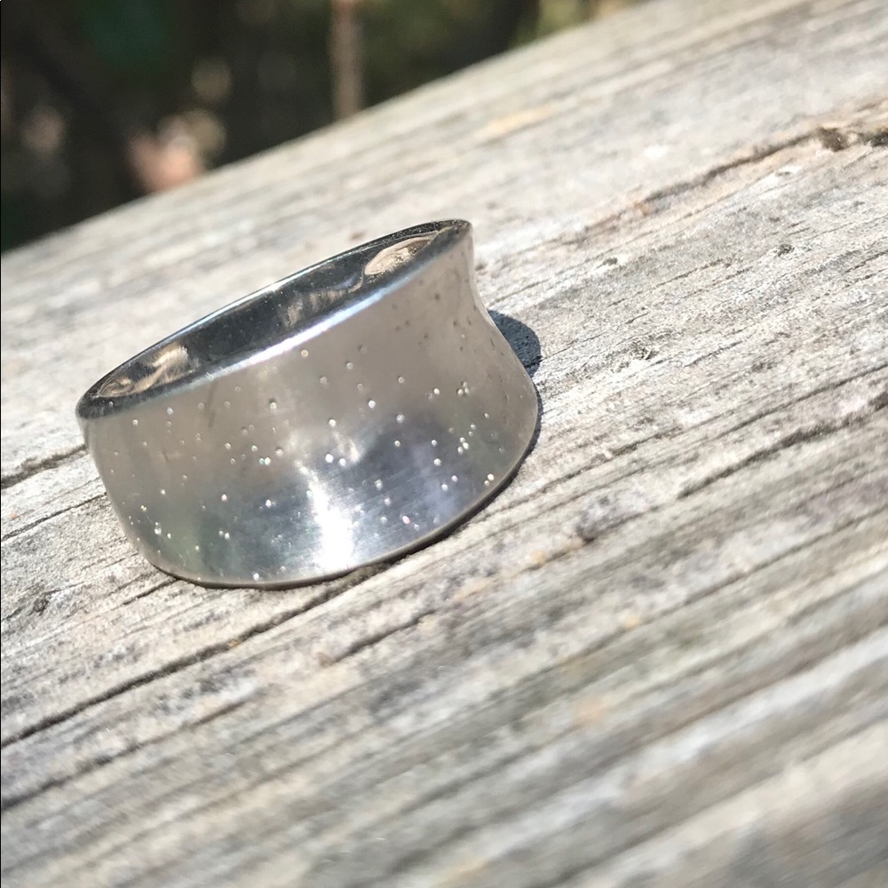 Silver band ring with subtle speckled design